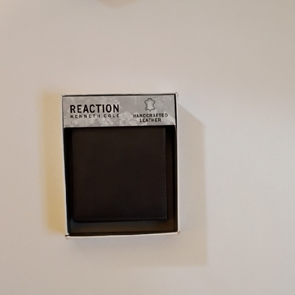 Kenneth Cole Reaction Dark Brown Leather Card Holder